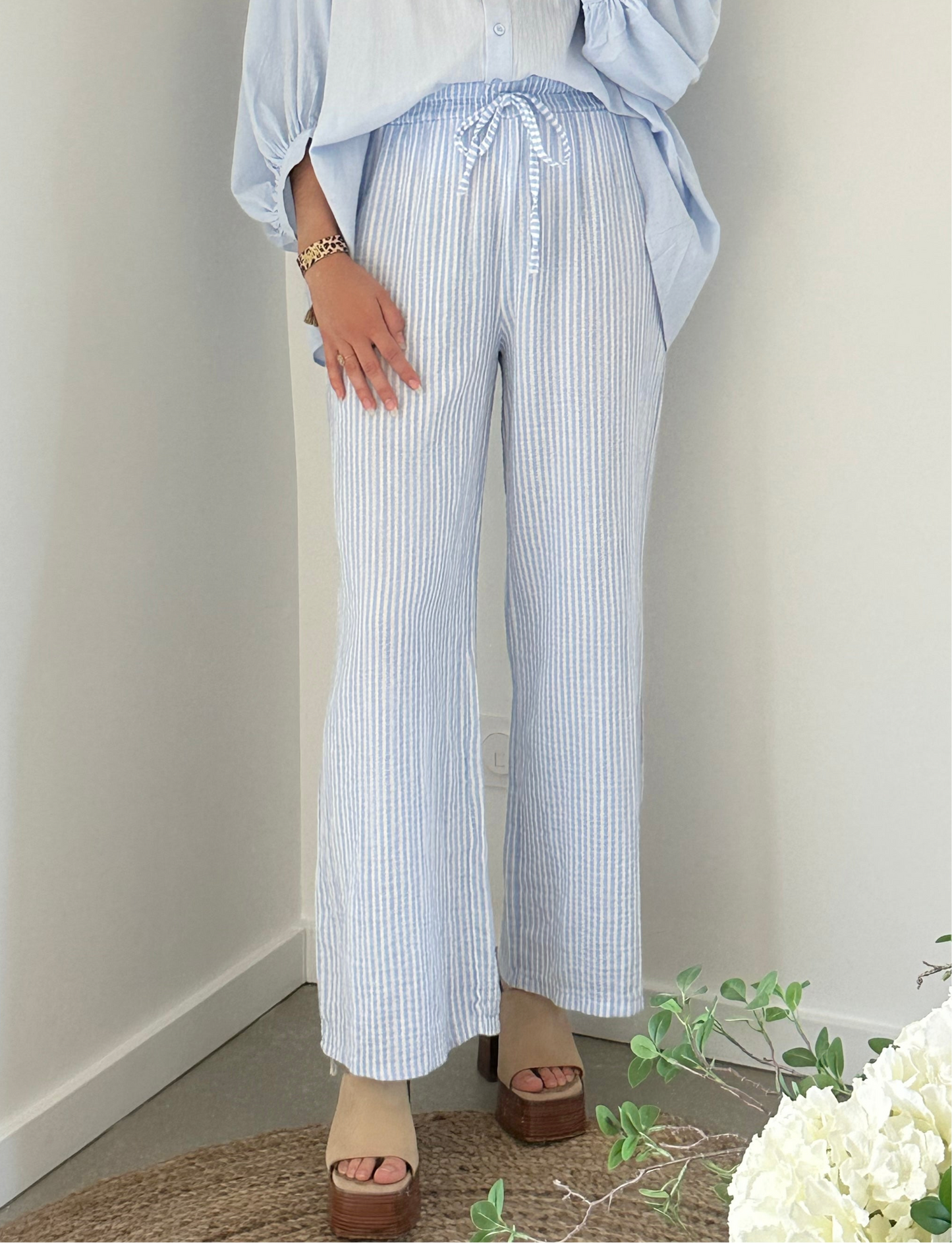 Pantalon gaze de coton rayures blanches et bleues ORNELLA