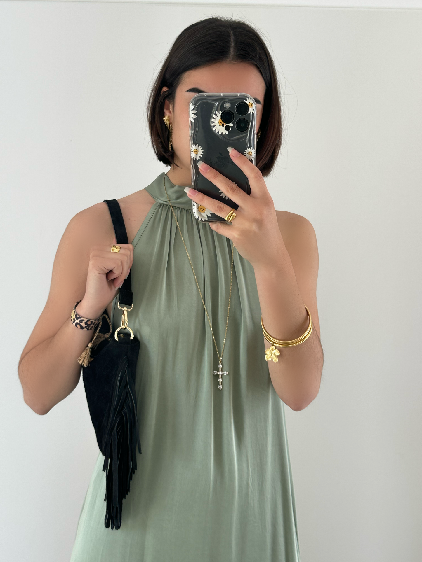 Robe longue satin nouée autour du cou vert amande MIA