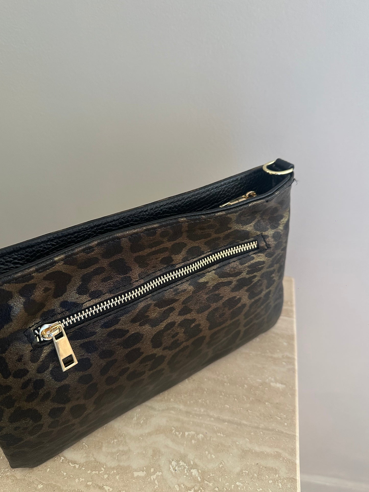 Pochette léopard kaki LISA