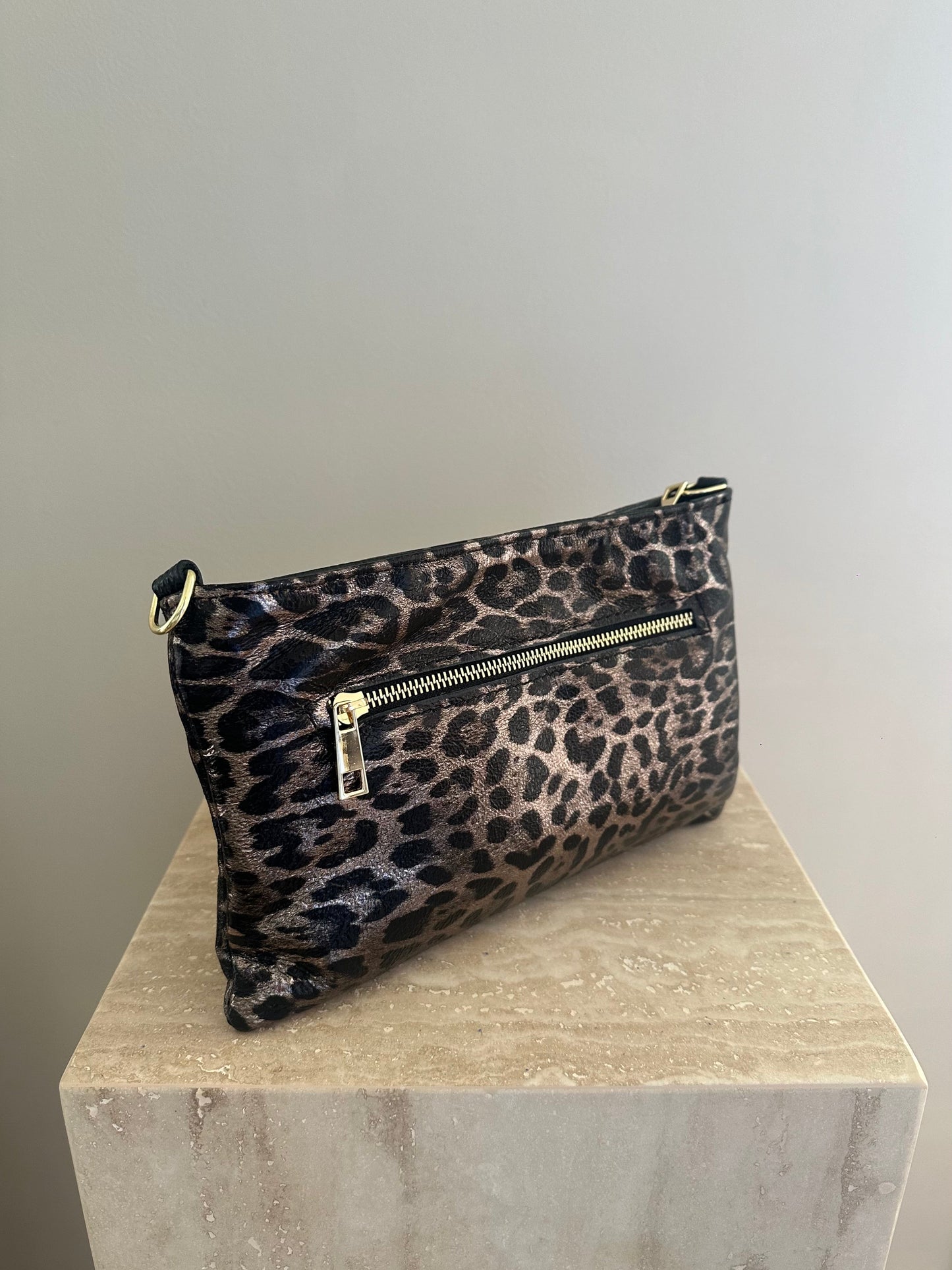 Pochette léopard argent LISA
