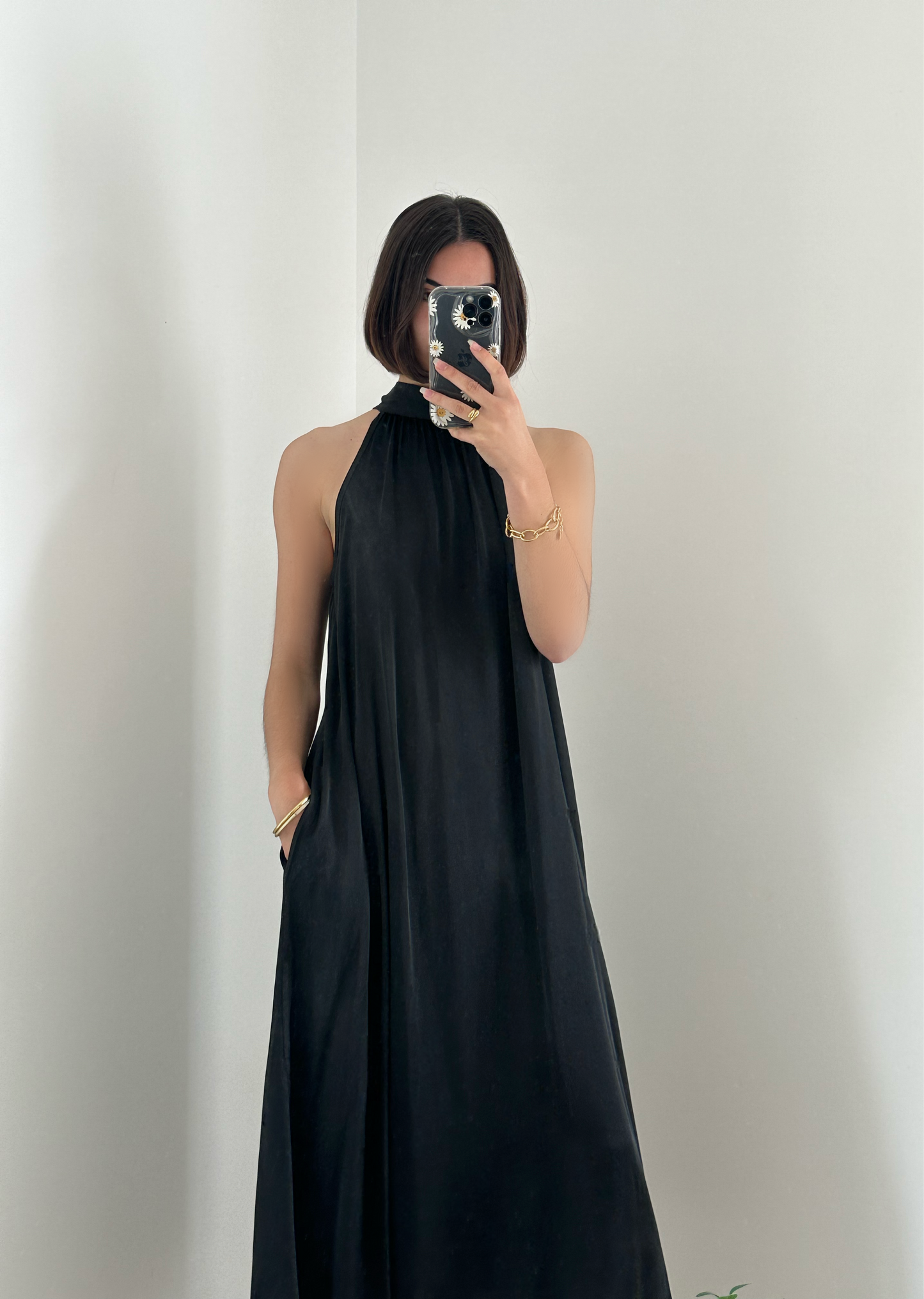 Robe longue satin nouée autour du cou noir MIA